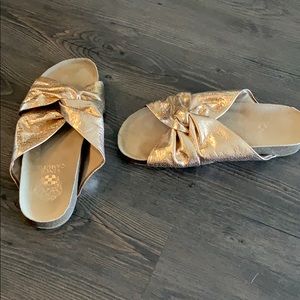 VINCE CAMUTO Sz 7 gold metallic sandals like new!